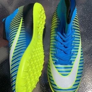 Soccer shoes never used